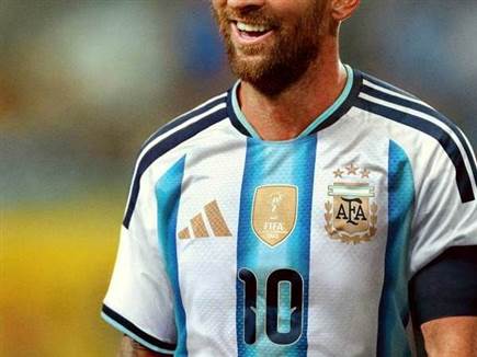 התלבושת של ארגנטינה (האתר הרשמי של אדידס)