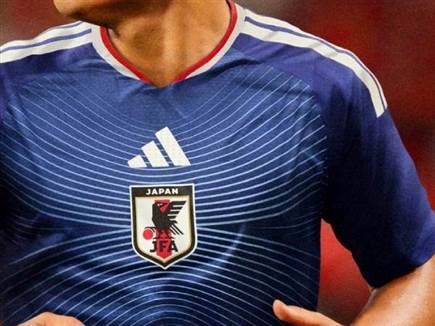 התלבושת של יפן (האתר הרשמי של אדידס)