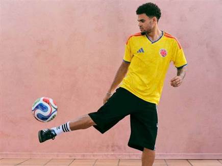 התלבושת של קולומביה (האתר הרשמי של אדידס)