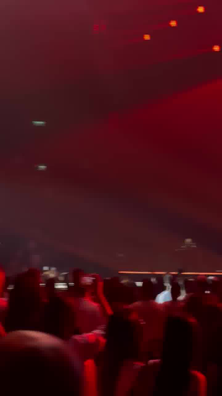 אחרי הסולחה, אור בן דוד על הבמה של איתי לוי הערב בהיכל מנורה
