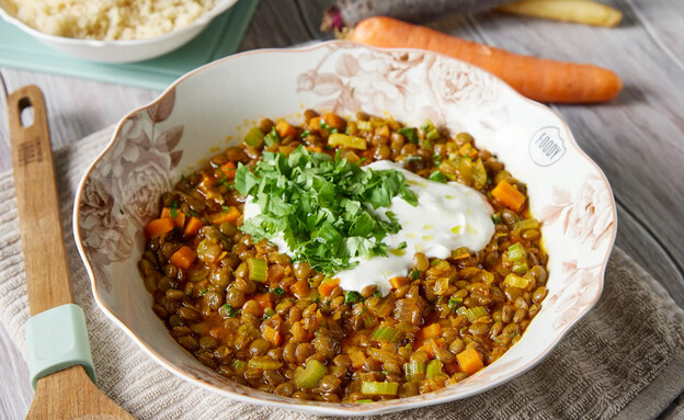 נזיד עדשים על קוסקוס ופרפה