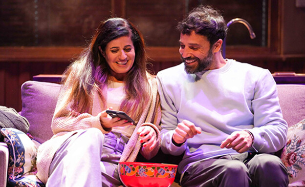 גיא אריאלי בהצגה "מעבר לדלת" גיא אריאלי בהצגה "מעבר לדלת"