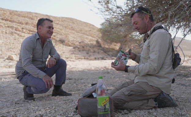 דני ומארק שותים קפה