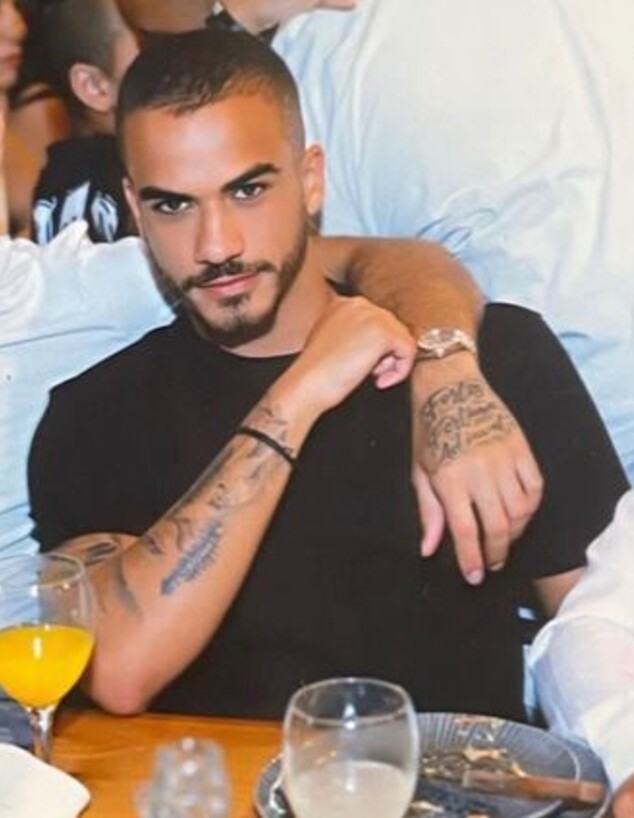 ההרס בחדרה. משמאל: מתן ארביב ואחיו עומרי ההרס בחדרה. משמאל: מתן ארביב ואחיו עומרי