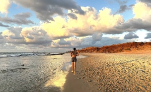 איש רץ מכמורת חוף (צילום: מירב טלמור-קשי)