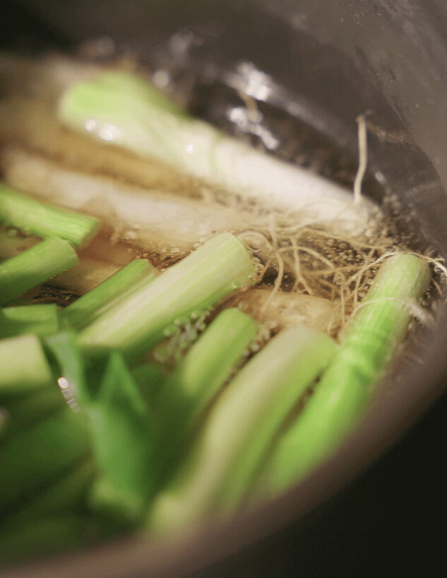 מכינים שמן בצל ירוק. לא אמרנו שזה יהיה קצר