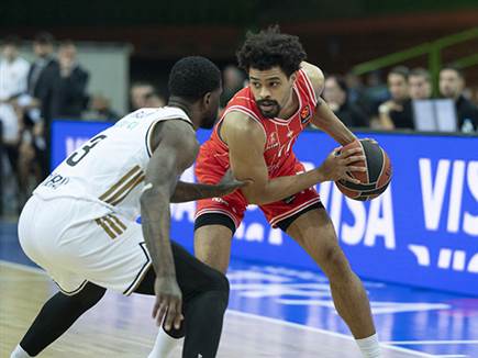 משחק סולידי וטוב למלקולם (GETTY)