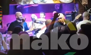 עומר אדם ואסף אטדגי בהופעה באילת