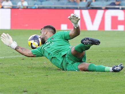 במשחק שכלל מעט הזדמנויות ולא מעט עצירות (אלן שיבר)