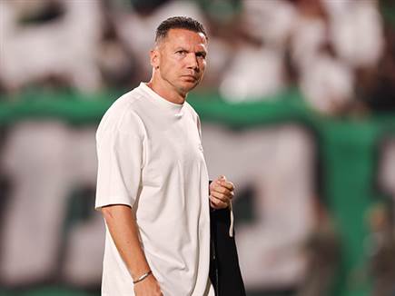 שום דבר לא עובד, בכר (מאור אלקסלסי)