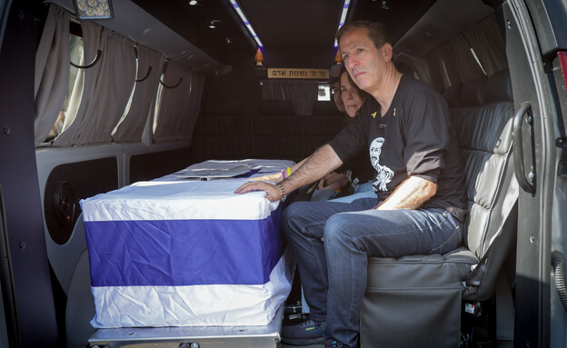 חגית ורובי מלווים את ארון בנם איתי חן ז"ל