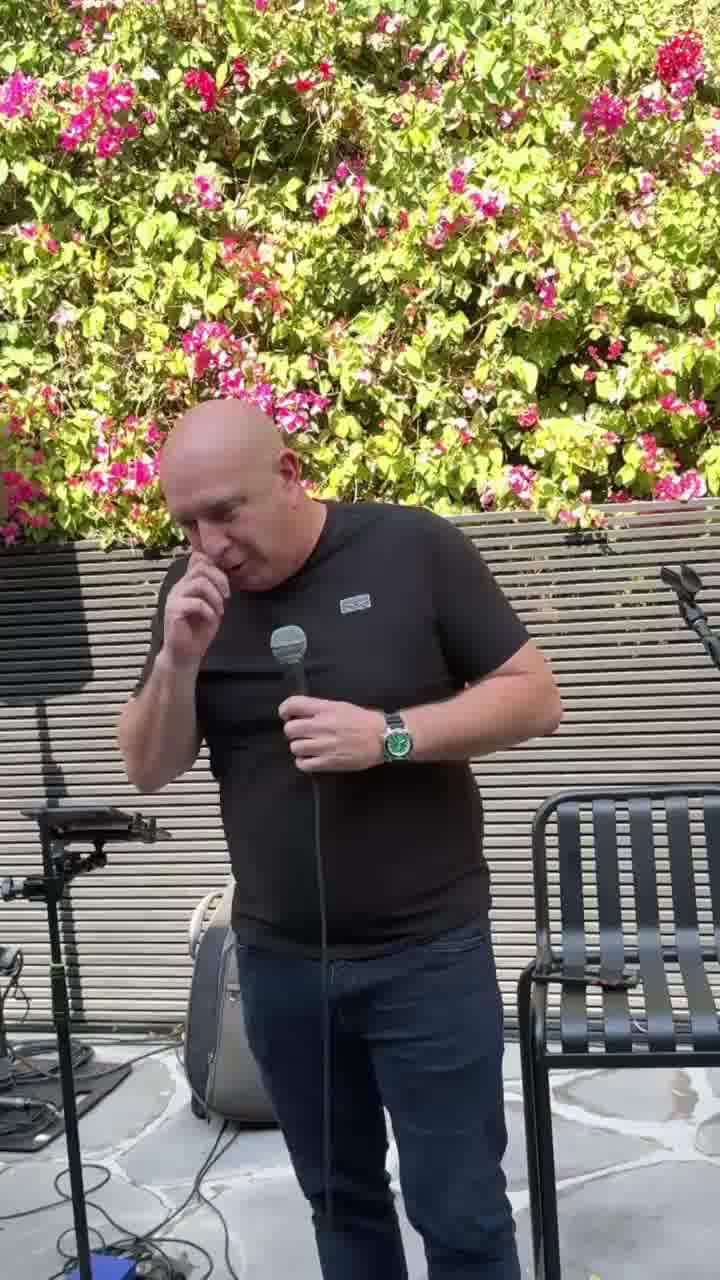 "זה יהיה קצר, לא לדאוג": ניר דבורי משיק את ספרו החדש