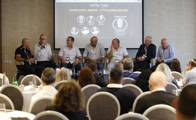 פאנל הסיכום של כנס "זמן מימון" (צילום: ארנון דה שליט)