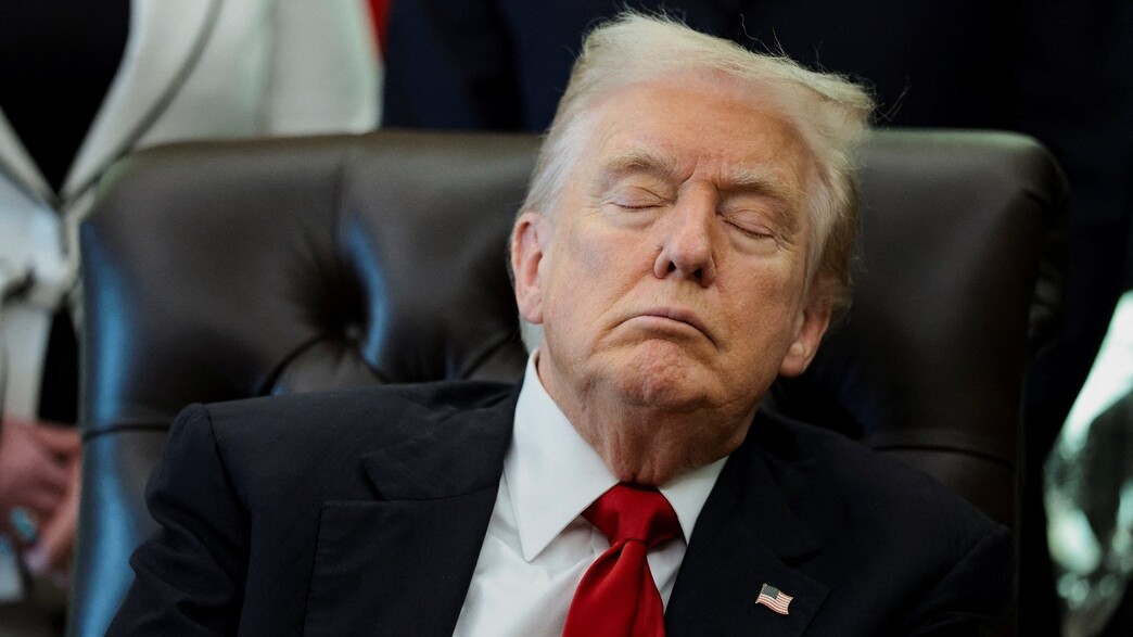 טראמפ נראה ישן באירוע בחדר הסגלגל