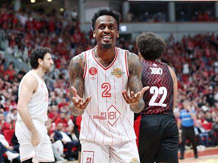 התקשו להירגע. שחקני הפועל ת&ldquo;א (אלן שיבר) (צילום: ספורט 5)