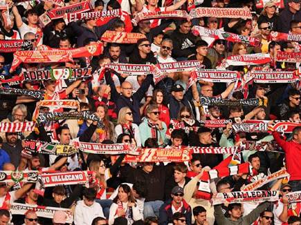 האוהדים של ראיו סיפקו אווירה נהדרת, שלא הולידה שערים (GETTY)