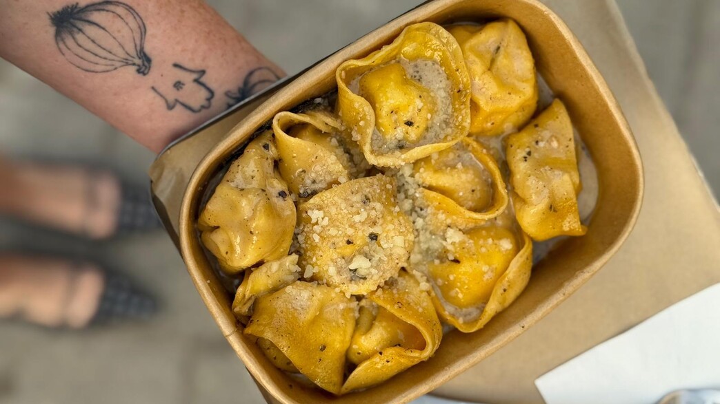 פסטה בעבודת יד מהמקרר של הבלקון של יהלומה לוי פסטה בעבודת יד מהמקרר של הבלקון של יהלומה לוי