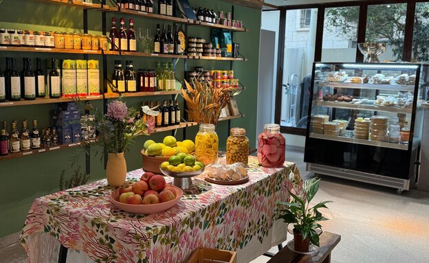 יש מסעדנייה חדשה בתל אביב ושמה הבלקון יש מסעדנייה חדשה בתל אביב ושמה הבלקון