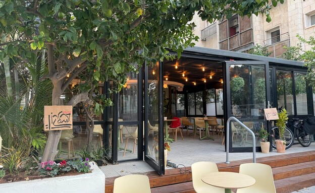 חתיכת באלקון. הבלקון של יהלומה לוי חתיכת באלקון. הבלקון של יהלומה לוי