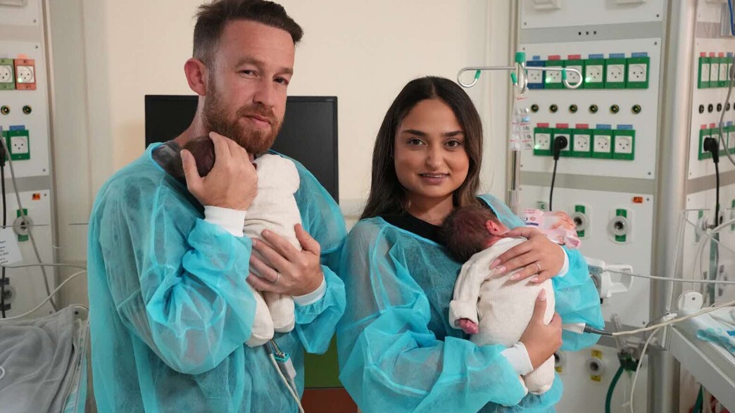 תמר פרידמן עם בעלה יגאל והתאומים