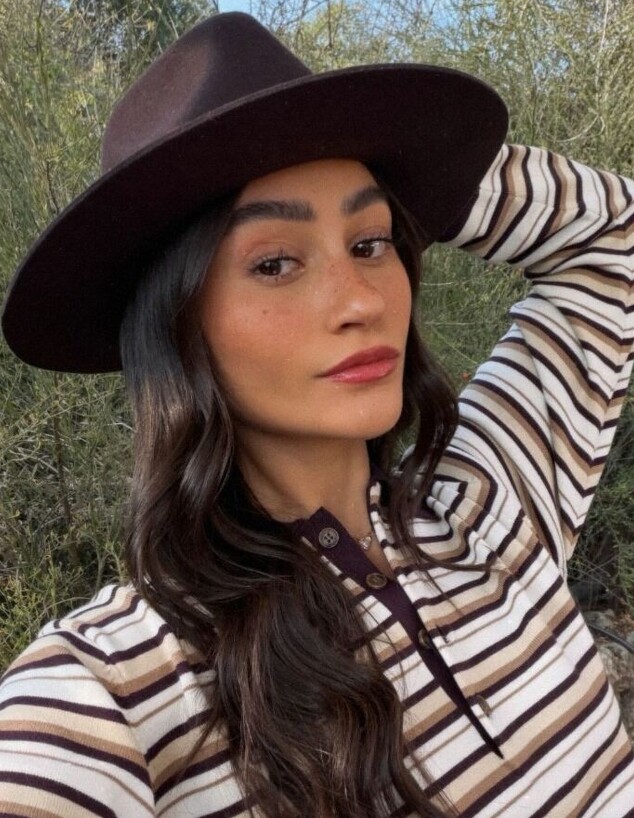 אגם בוחבוט בחולצת פסים