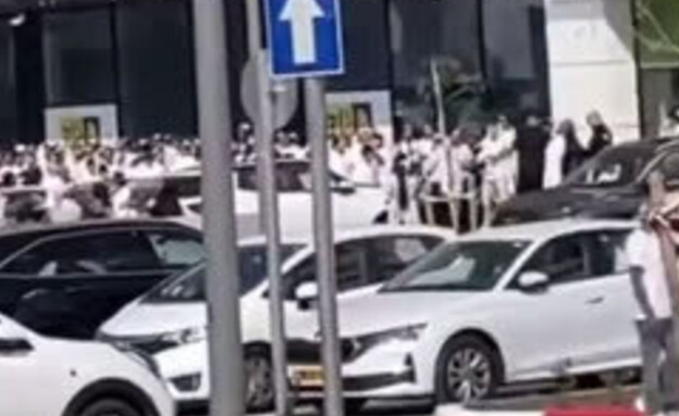 הפגנה מול סניף ג'מבו בנתניה