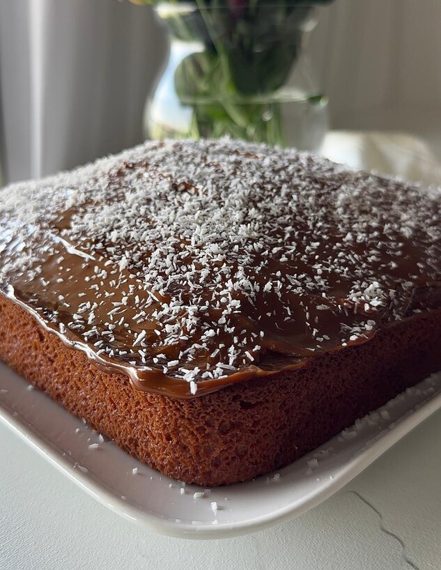 עוגת ריבת חלב וקוקוס. מי שם מים?