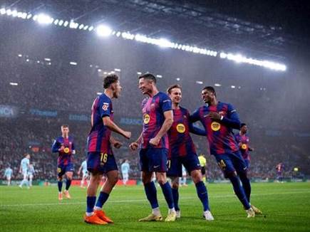 לבנדובסקי פתח את החגיגה (Photo by MIGUEL RIOPA/AFP via Getty Images)