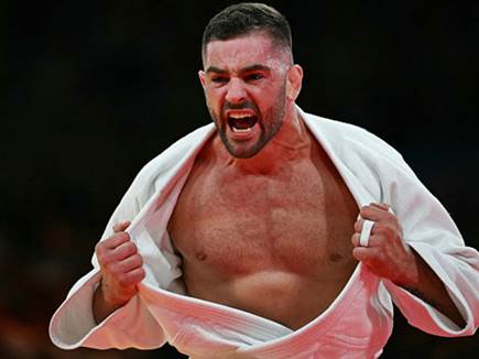 “עד גג העולם“ (Photo by LUIS ROBAYO/AFP via Getty Images)