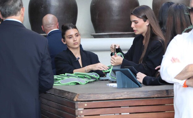 טלפונים ניידים נאסרים על כניסה לאולם של נועה קירל