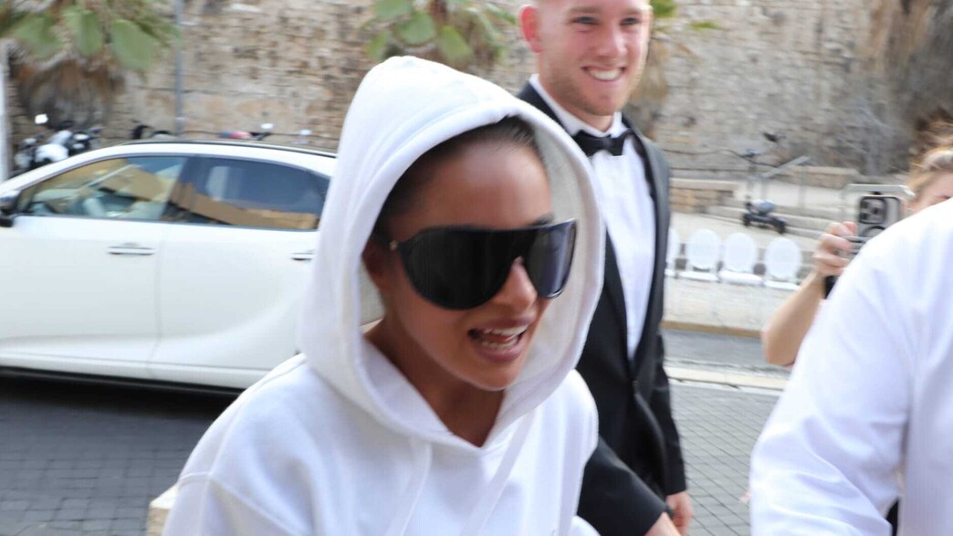 נועה קירל, דניאל פרץ, מגיעים לאולם האירועים ביפו