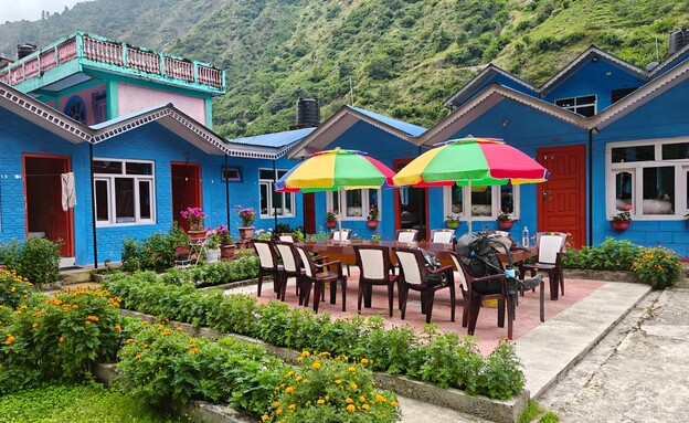 הכניסה לטאאל והכפר גשר תלוי הכניסה לטאאל והכפר גשר תלוי