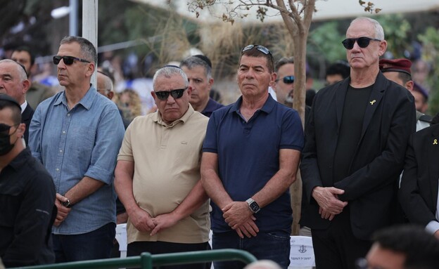 בני גנץ, גבי אשכנזי, גדי איזנקוט, אביב כוכבי 