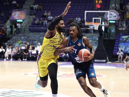 משחק נפלא לג`מייה ניל (אלן שיבר)