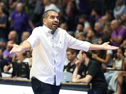 יוצא מרוצה מאוד. בנטוב (אלן שיבר)