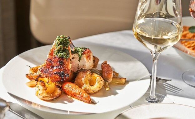 אלנה בצהריים