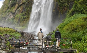 הכניסה לטאאל והכפר גשר תלוי (צילום: אורלי גנוסר)