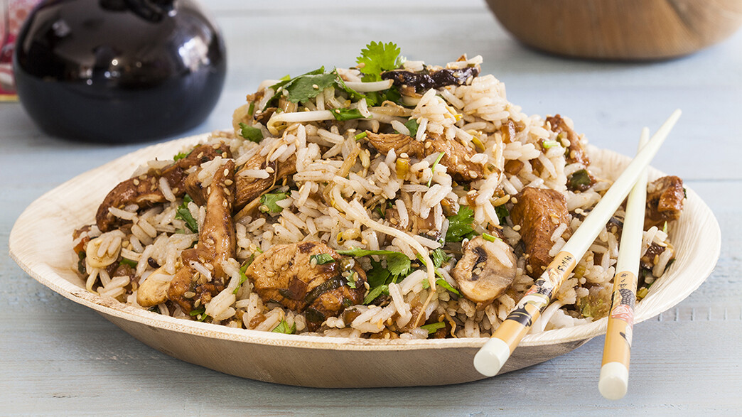 אורז מוקפץ עם עוף ופטריות