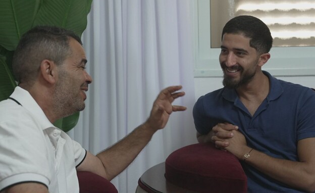 אבא של סאמר עם השחקן שמגלם אותו