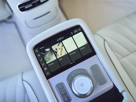 גם לאלו שיושבים מאחור לא חסר פינוקים