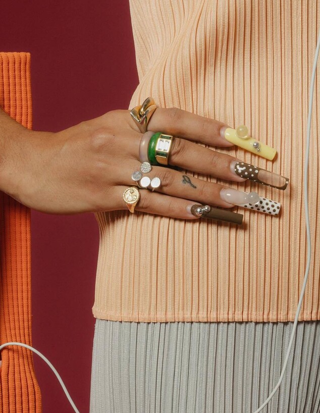 אפל ואיסי מיאקי