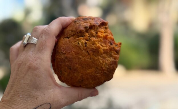 סקונס עם ג'יבנה, עריסה, עלי זעתר, טימין ובצל ירוק 