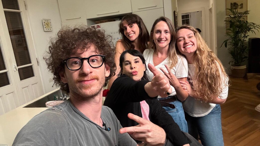 סט הצילומים לפרסומת של וולט 