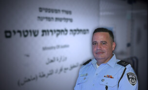 מני בנימין  (צילום: חיים גולדברג, פלאש 90, דוברות המשטרה)