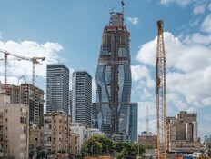 אתר בנייה ברחוב יגאל אלון בתל אביב