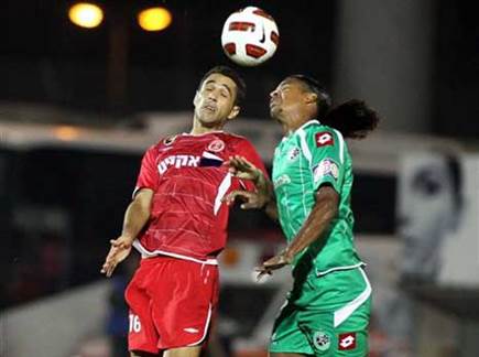 קולמה מול ערן זהבי. הקשר כבר סיכם בהפועל ת&ldquo;א (צילום: ספורט 5)