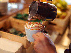 מה קורה לגוף כששותים קפה על הבוקר