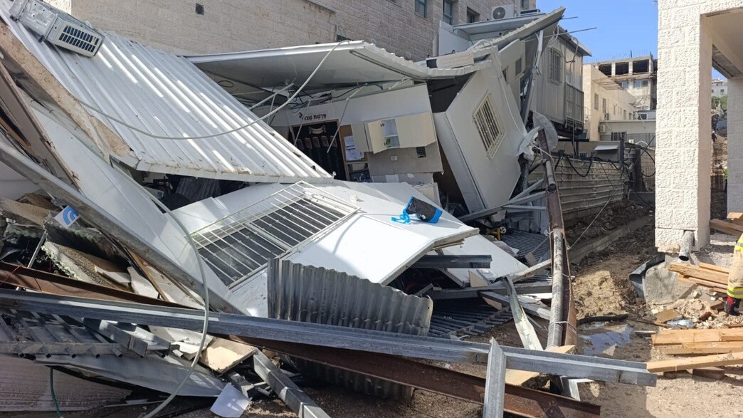 גג של גן ילדים קרס בבית שמש גג של גן ילדים קרס בבית שמש