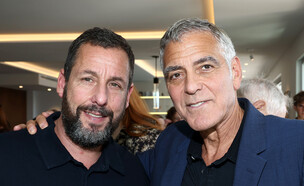 ג'ורג' קלוני, אדם סנדלר (צילום: Tommaso Boddi/Getty Images for Netflix)