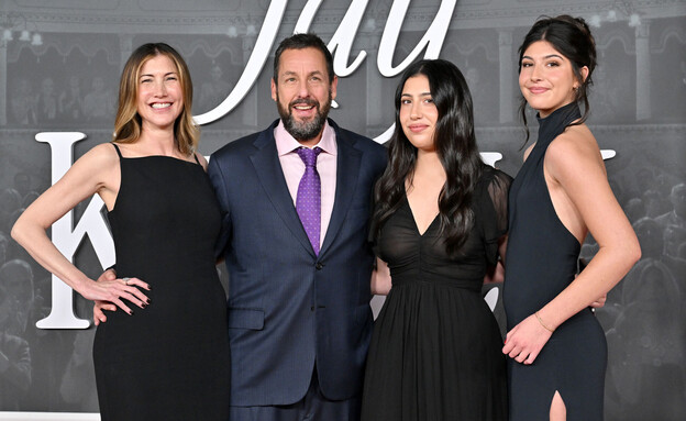 אדם סנדלר ומשפחתו